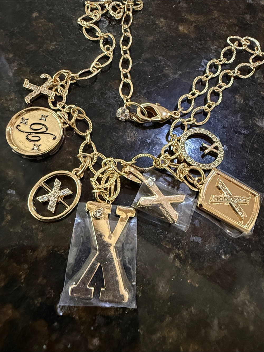 Anthropologie-Sequin NYC XOXO Gold-Tone Multi-Charm Necklace!!🔥🔥🔥 - Picture 11 of 16